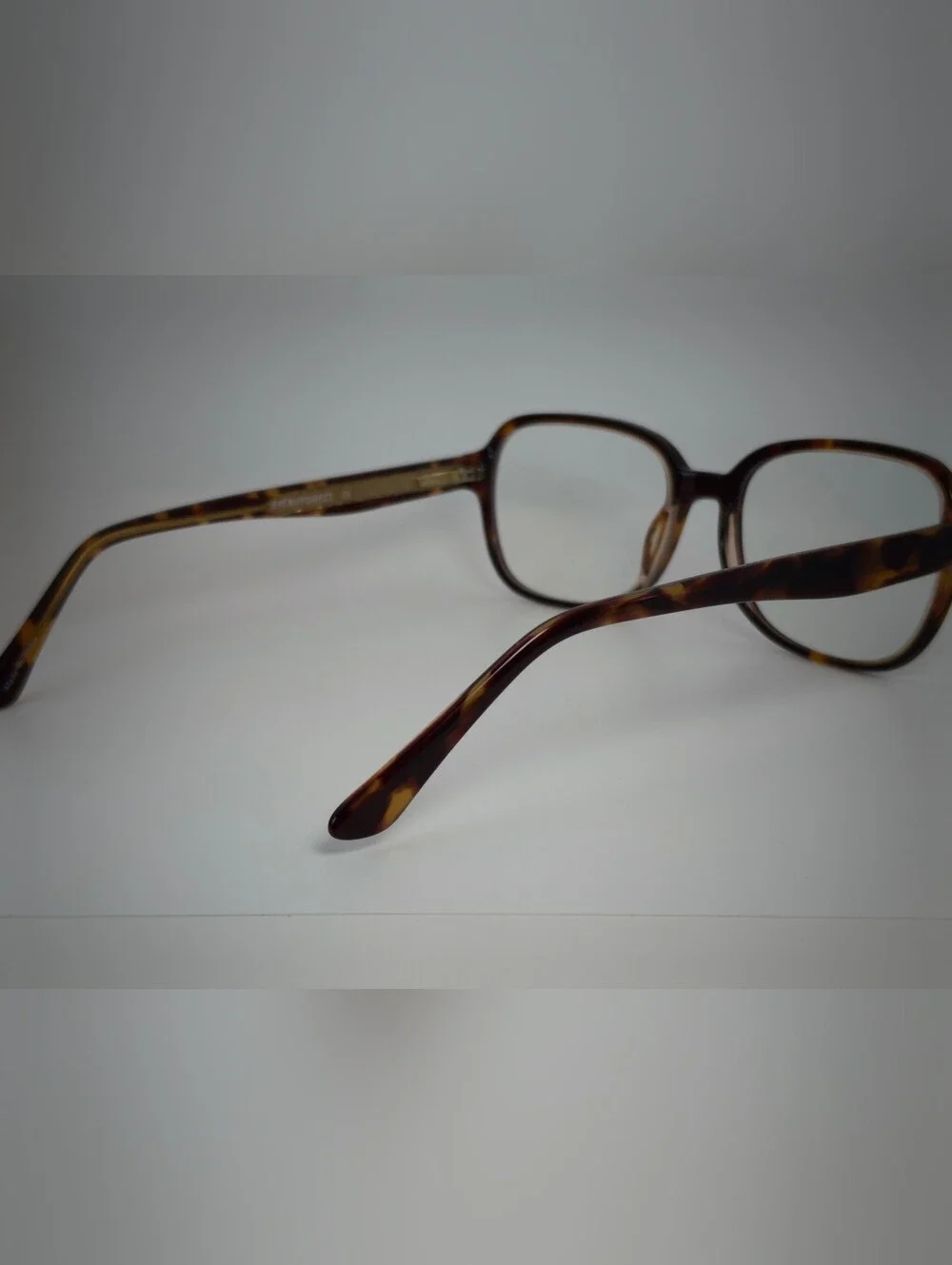 Patina. Tortoiseshell Square Frame Glasses. Mid Mount Temple.